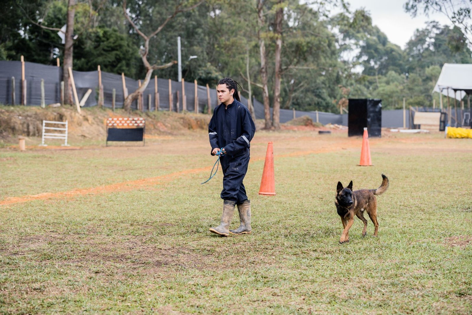Campo de entrenamiento canino al aire libre en el Oriente antioqueño