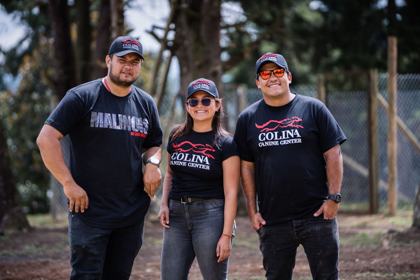 Equipo de Colina Canine Center, centro de entrenamiento canino dirigido por un etólogo