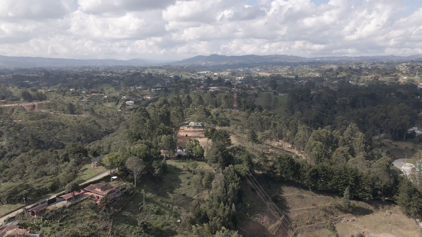 Vista aérea del centro de entrenamiento canino en Fontibón, Rionegro